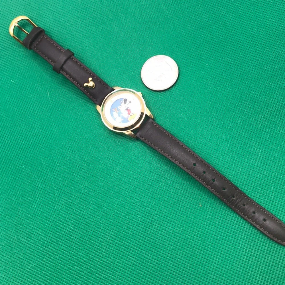 Mickey‎ Mouse and friends watch